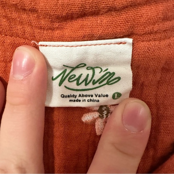 New'm V-Neck Ruffle Blouse in Rust Orange Short Sleeves Floral Daisy | Sz Large - Picture 8 of 11